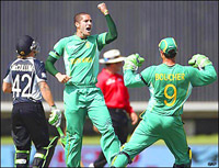 New Zealand bundles out on 214 against South Africa 